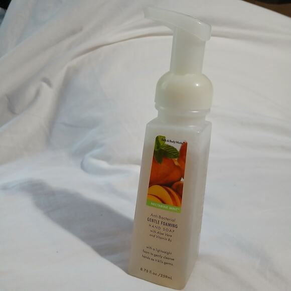 Bath & Body Works Nectarine Mint Anti-Bacterial Gentle Foaming Hand Soap NEW 8OZ - Picture 3 of 6
